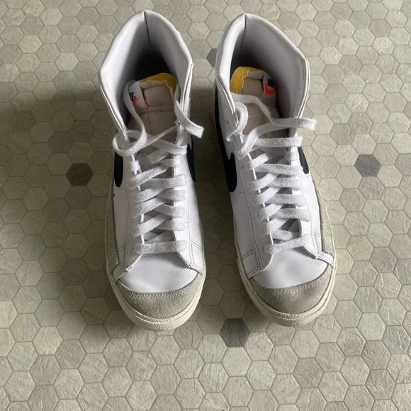 Selling these white high top Nike blazers! There clean and in perf condition! - Picture 3 of 5